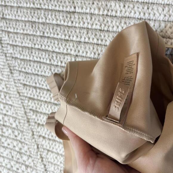 Skims Body Unlined Plunge Thong Bodysuit - Picture 4 of 5